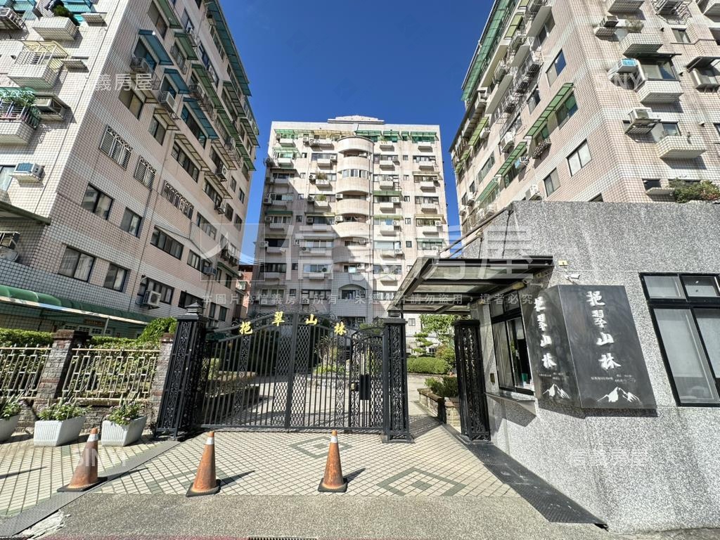 信義區獨立產權坡平車位房屋室內格局與周邊環境