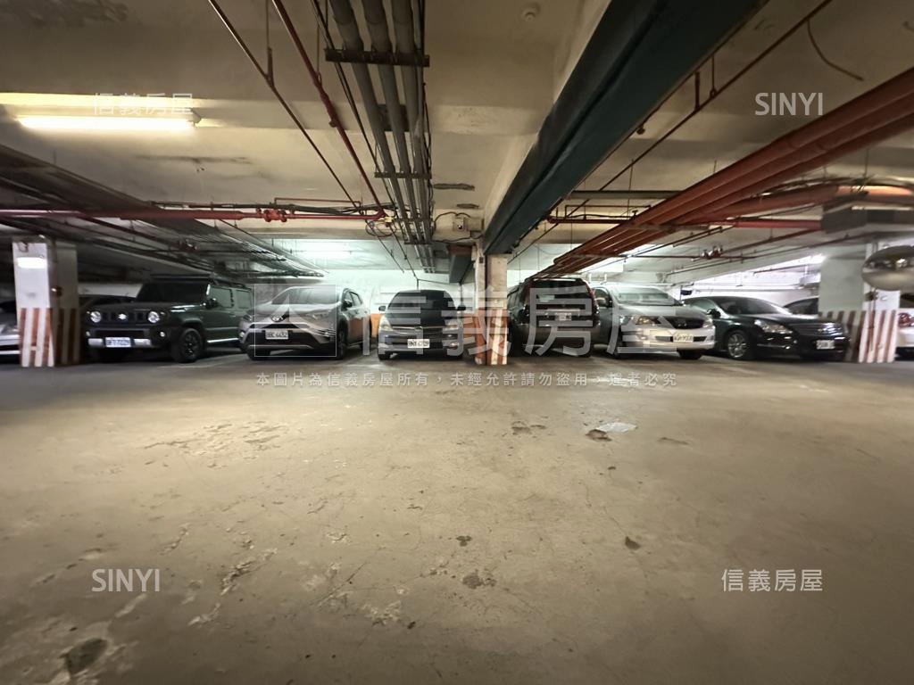 信義區獨立產權坡平車位房屋室內格局與周邊環境