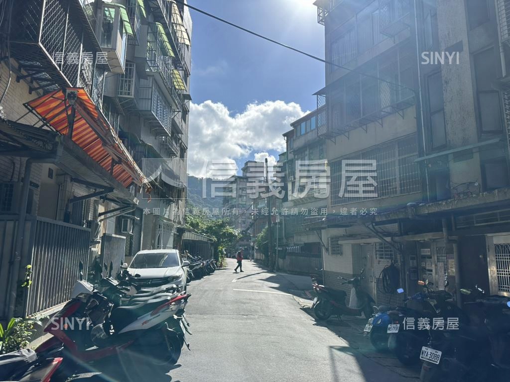 信義區獨立產權坡平車位房屋室內格局與周邊環境