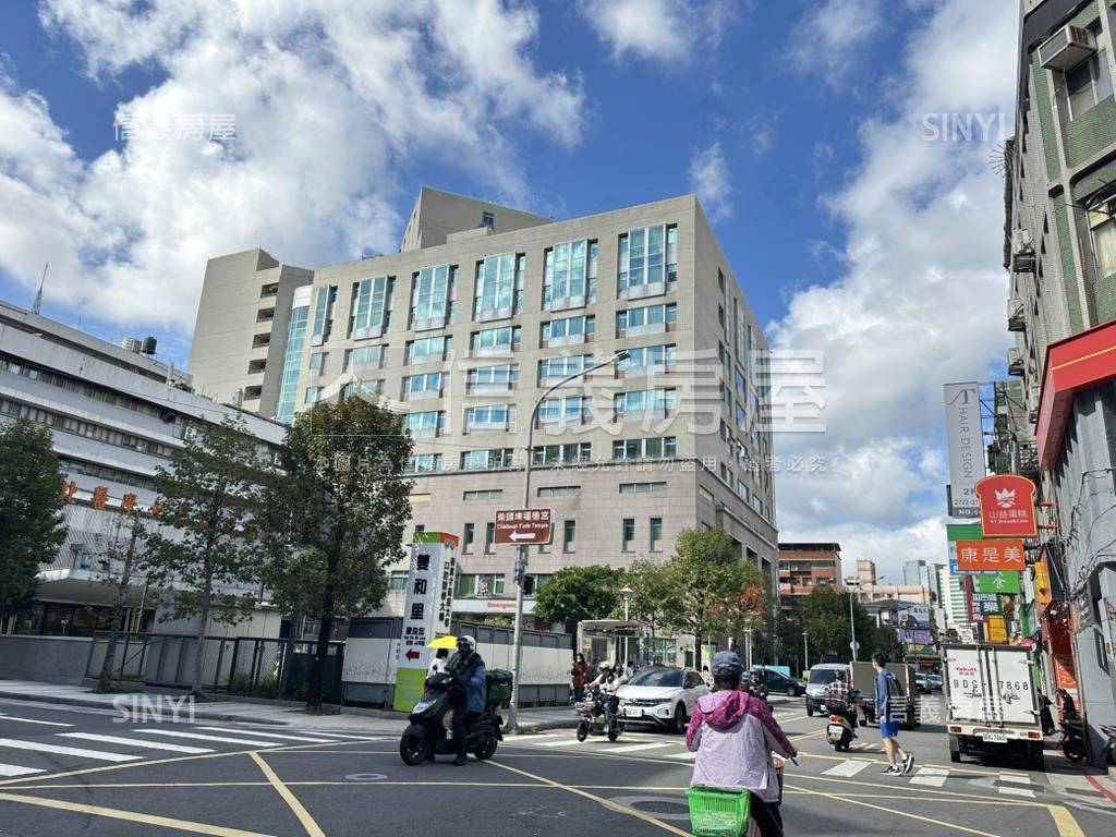 信義區獨立產權坡平車位房屋室內格局與周邊環境