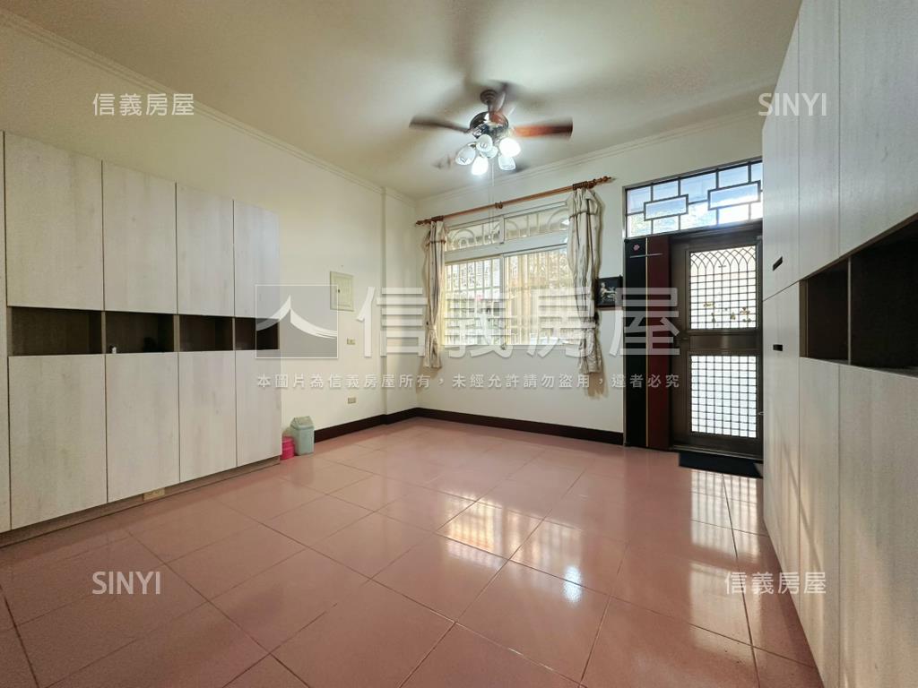 臨路透天稀有出售房屋室內格局與周邊環境