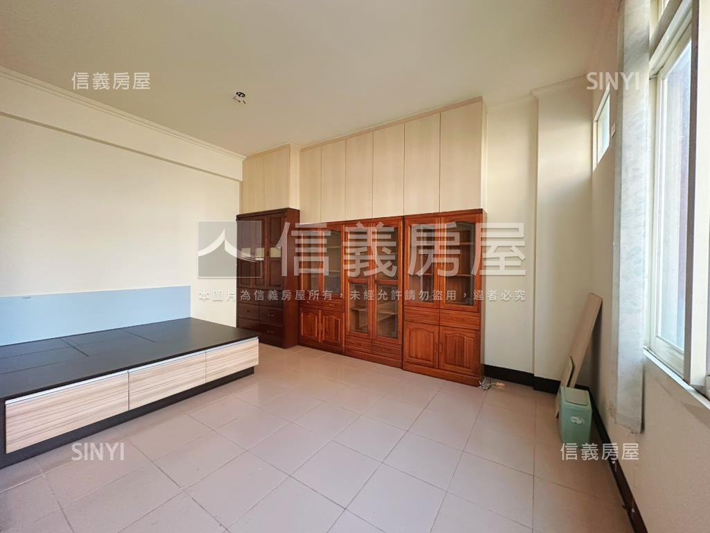 臨路透天稀有出售房屋室內格局與周邊環境