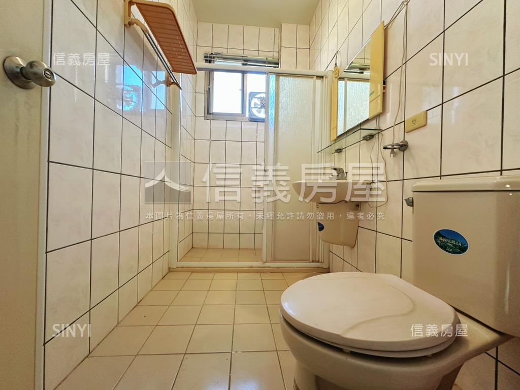 臨路透天稀有出售房屋室內格局與周邊環境