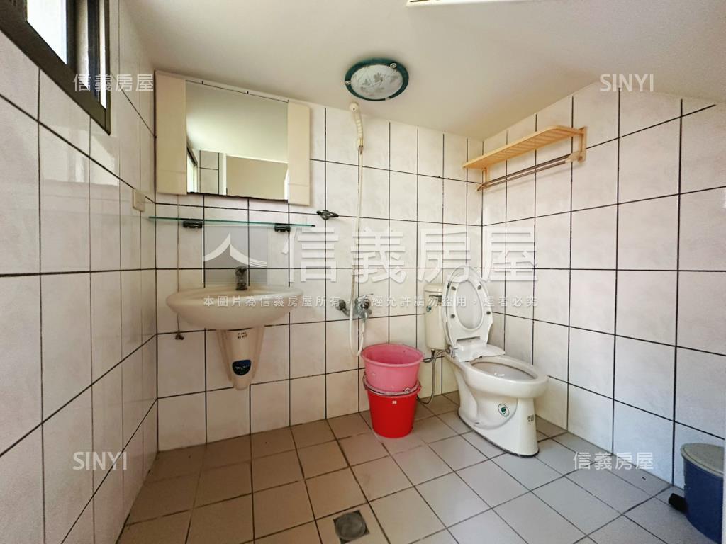 臨路透天稀有出售房屋室內格局與周邊環境