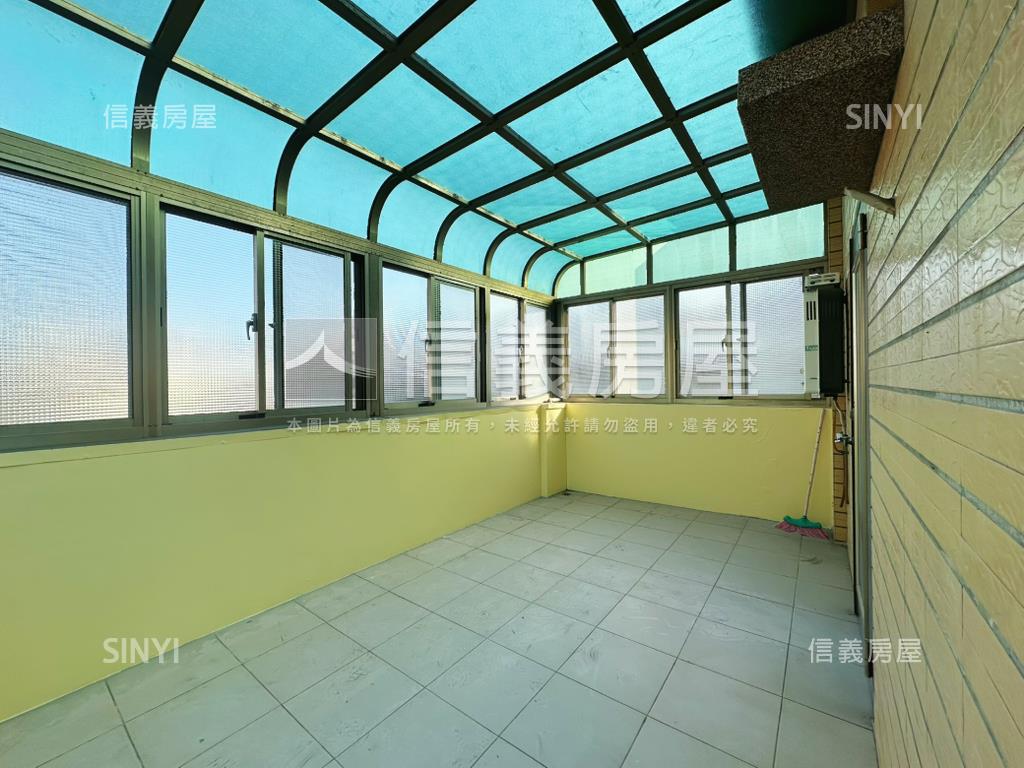 臨路透天稀有出售房屋室內格局與周邊環境