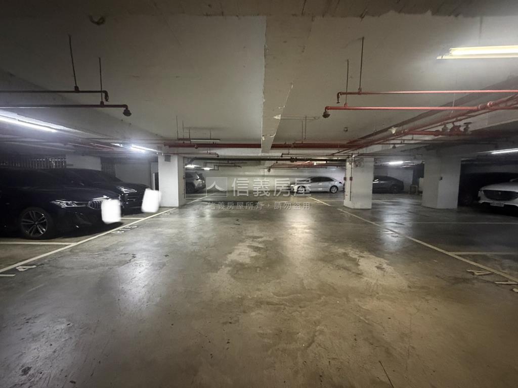 名喬財經大樓３車位房屋室內格局與周邊環境
