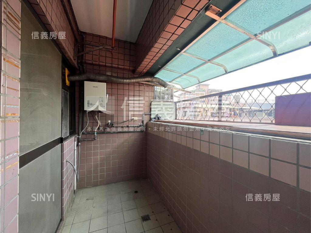 麗池親水都心三房車位房屋室內格局與周邊環境