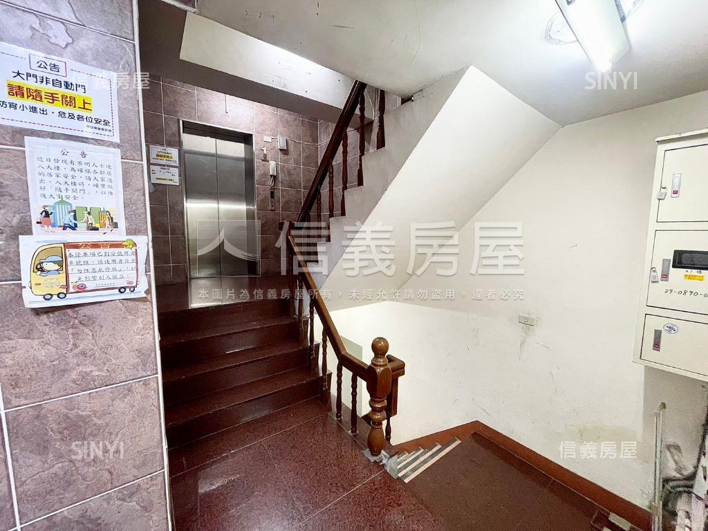晶華商圈★創業金店面房屋室內格局與周邊環境
