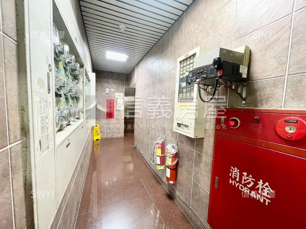 晶華商圈★創業金店面房屋室內格局與周邊環境