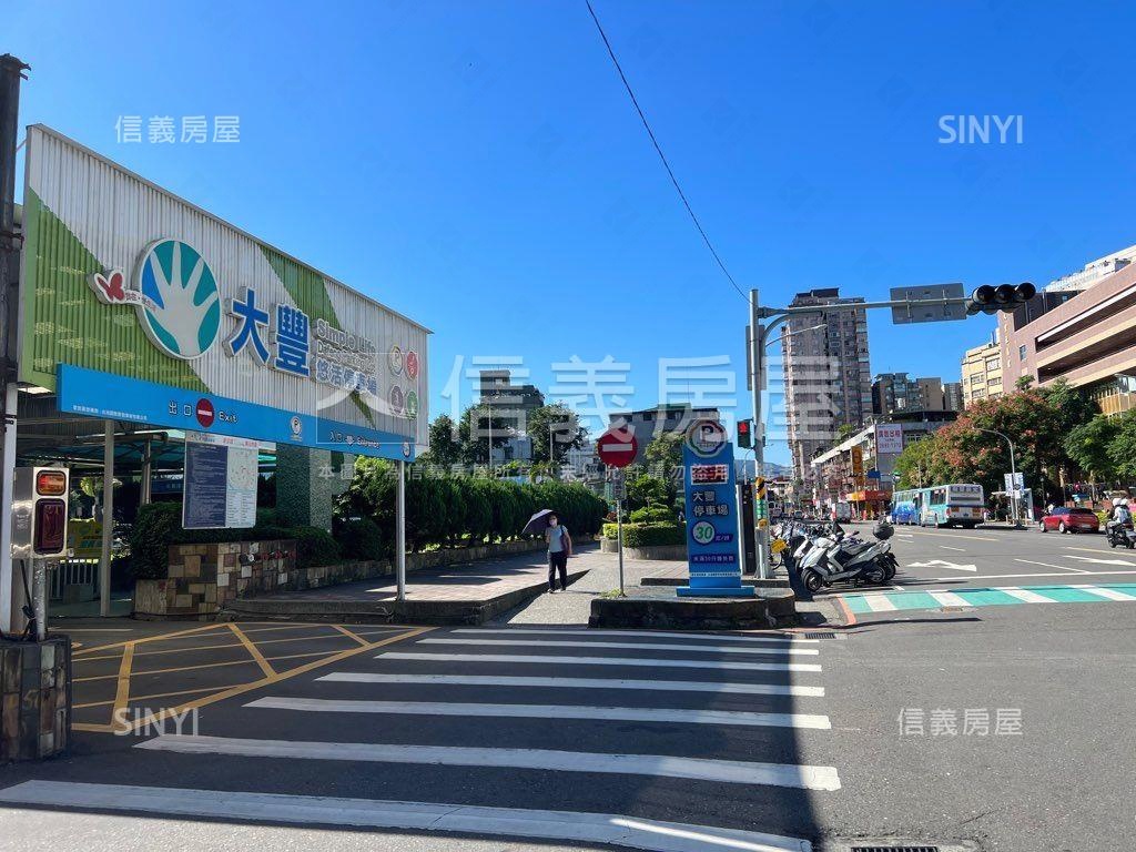 誠意出售民族路面寬金店面房屋室內格局與周邊環境