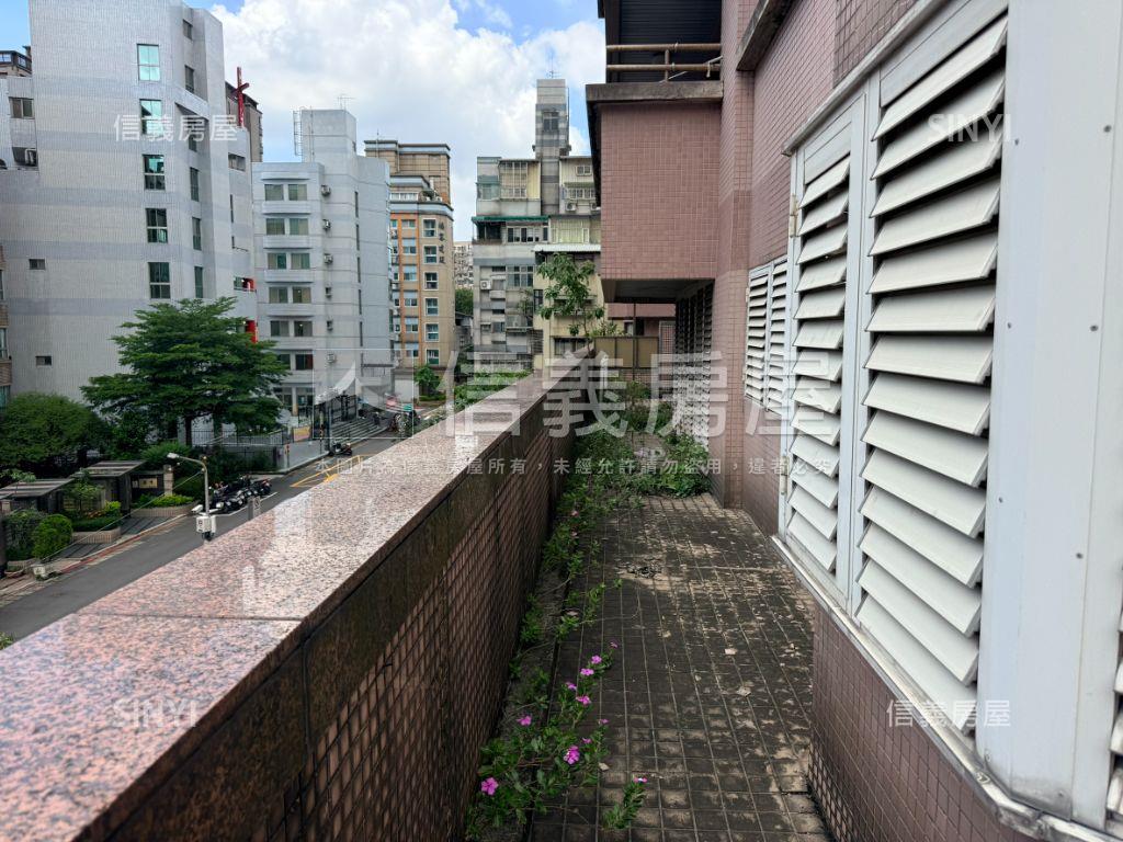 潤泰御花園四房大露臺戶房屋室內格局與周邊環境