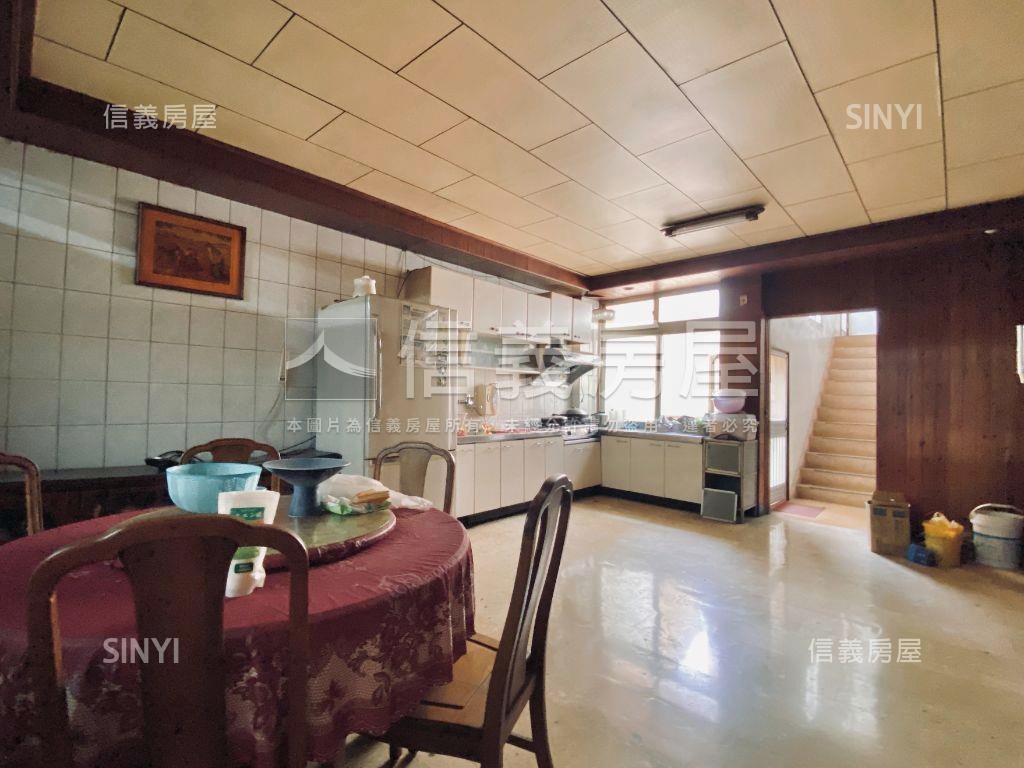 宮後傳統天井木質墅房屋室內格局與周邊環境