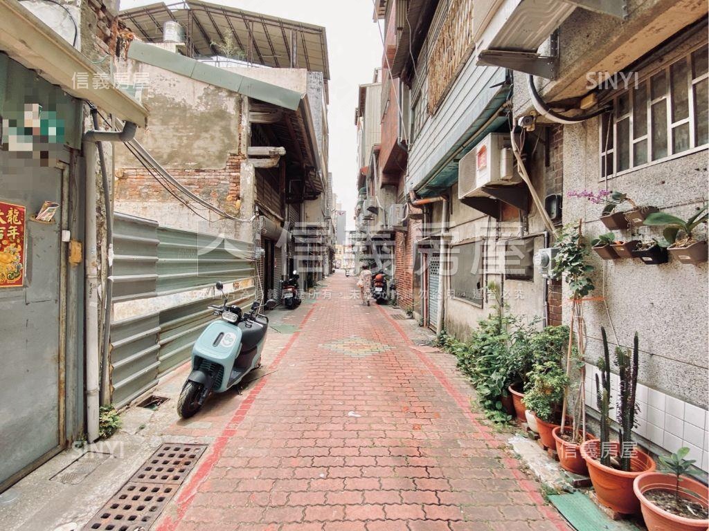 宮後傳統天井木質墅房屋室內格局與周邊環境