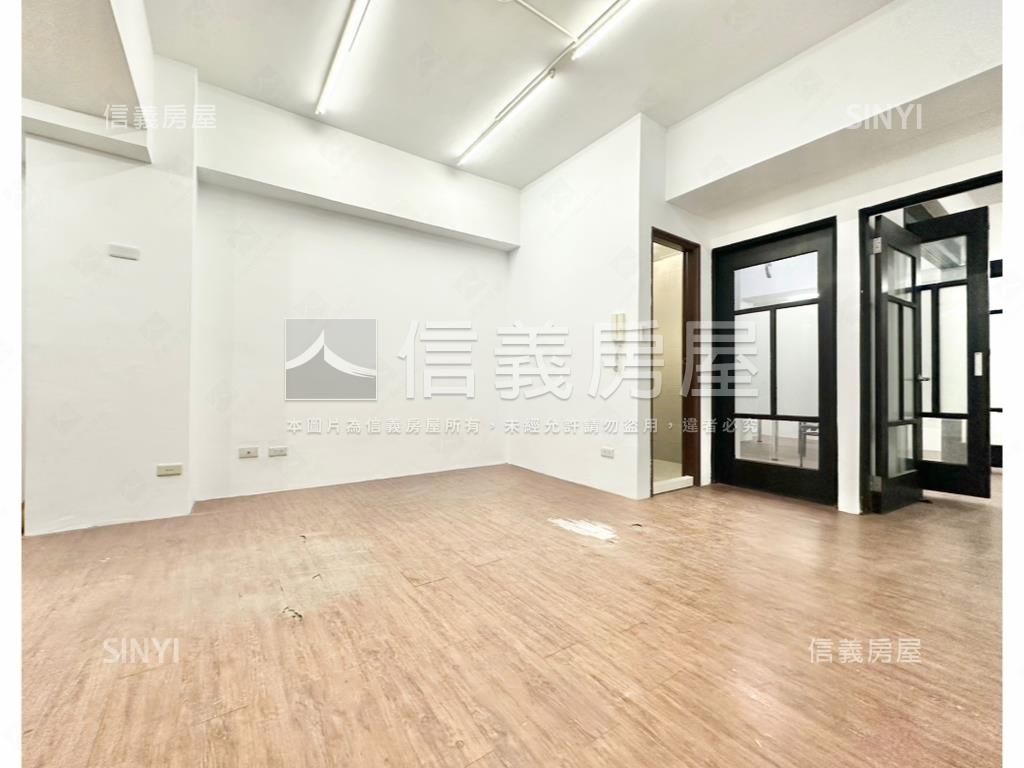 五期三房車位還有地下室房屋室內格局與周邊環境