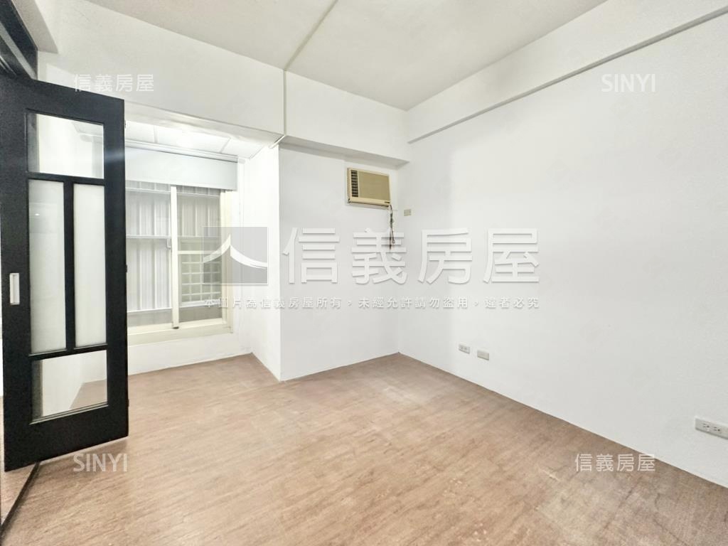 五期三房車位還有地下室房屋室內格局與周邊環境
