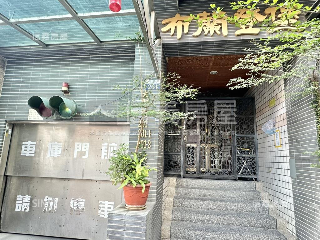 五期三房車位還有地下室房屋室內格局與周邊環境