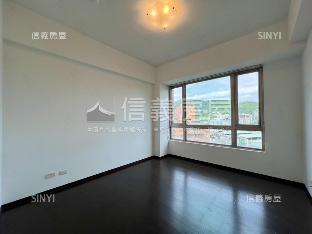 公園景觀大三房平面車位房屋室內格局與周邊環境