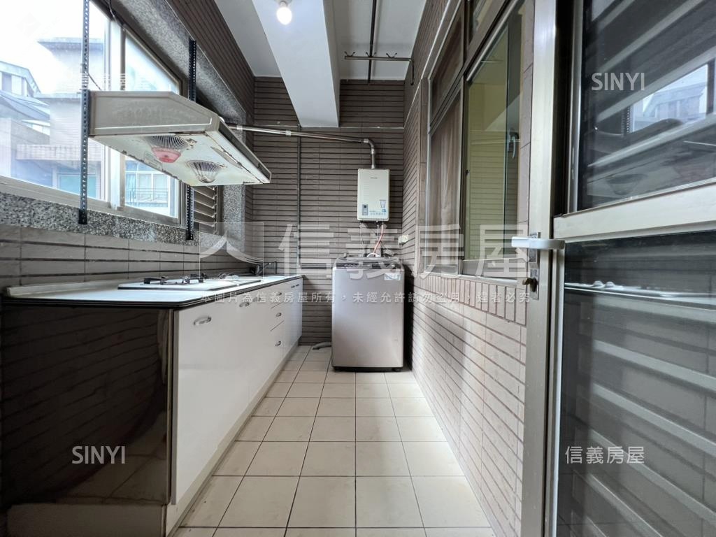 公園景觀大三房平面車位房屋室內格局與周邊環境