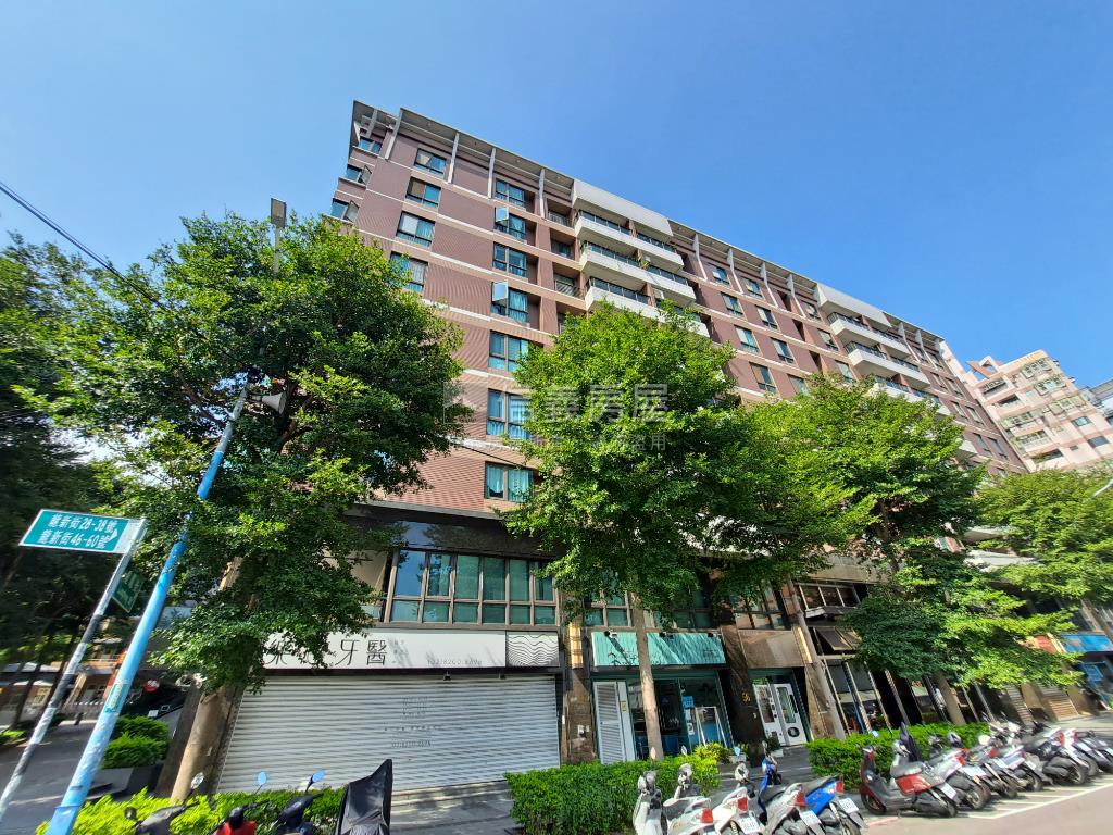 龍鳳學院裝潢四房房屋室內格局與周邊環境