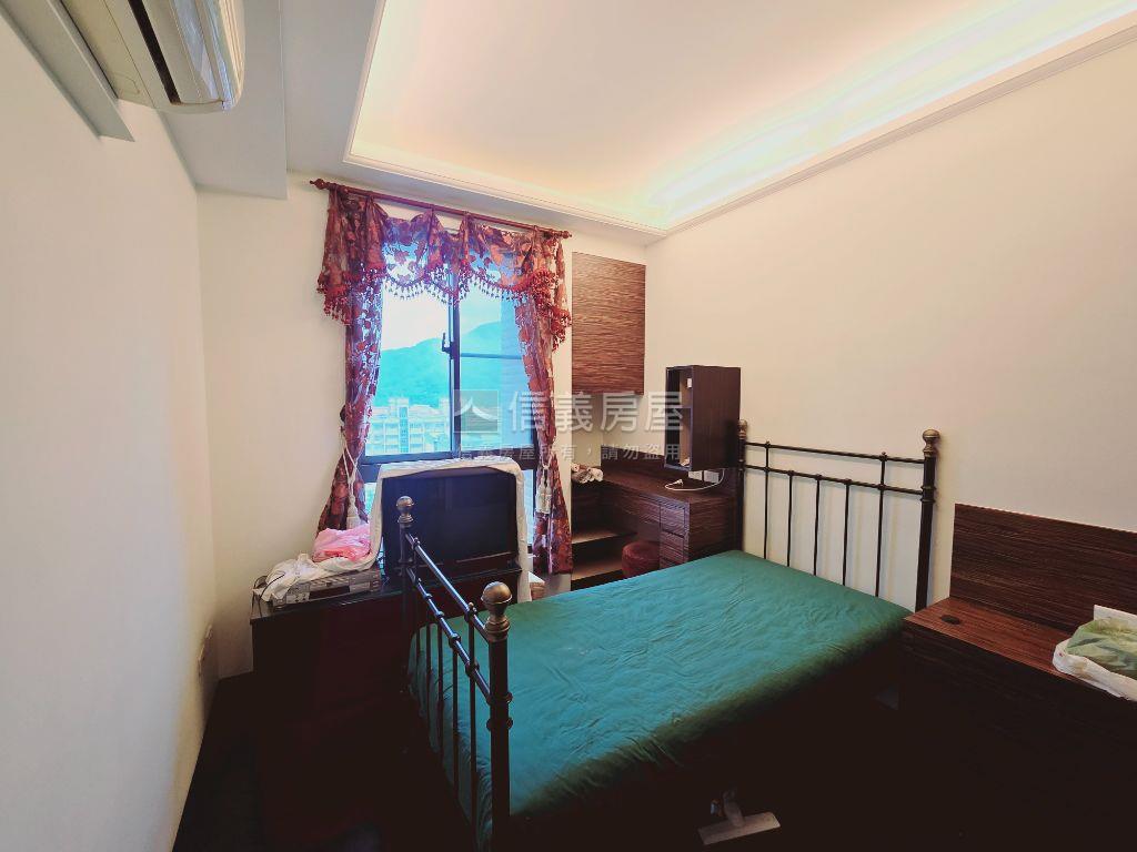 龍鳳學院裝潢四房房屋室內格局與周邊環境