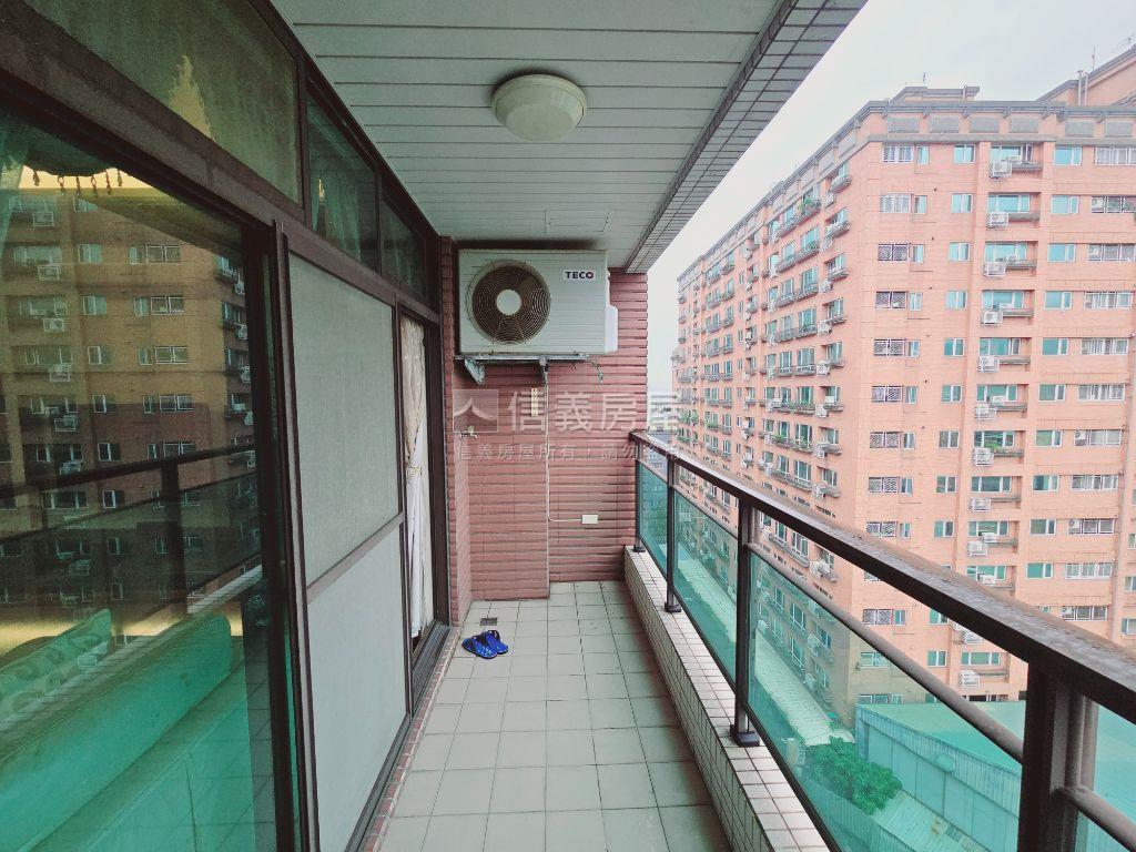 龍鳳學院裝潢四房房屋室內格局與周邊環境