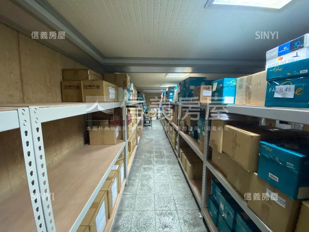 面寬約７米邊間店面房屋室內格局與周邊環境