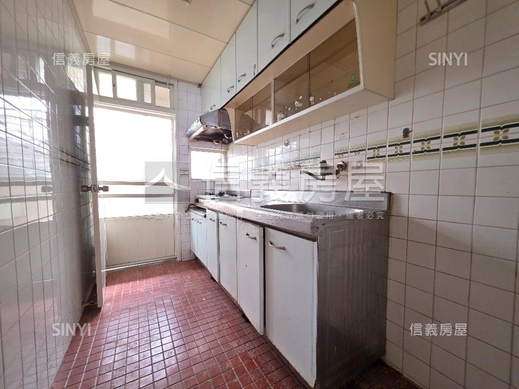 區公所方正採光美寓房屋室內格局與周邊環境