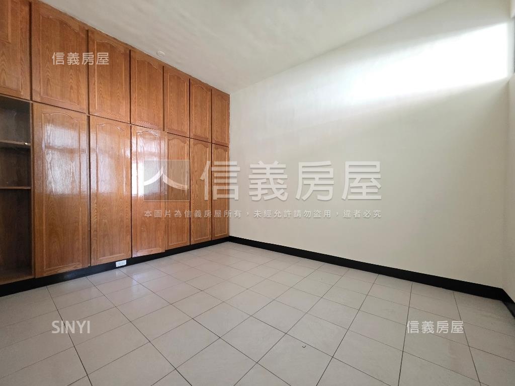 區公所方正採光美寓房屋室內格局與周邊環境