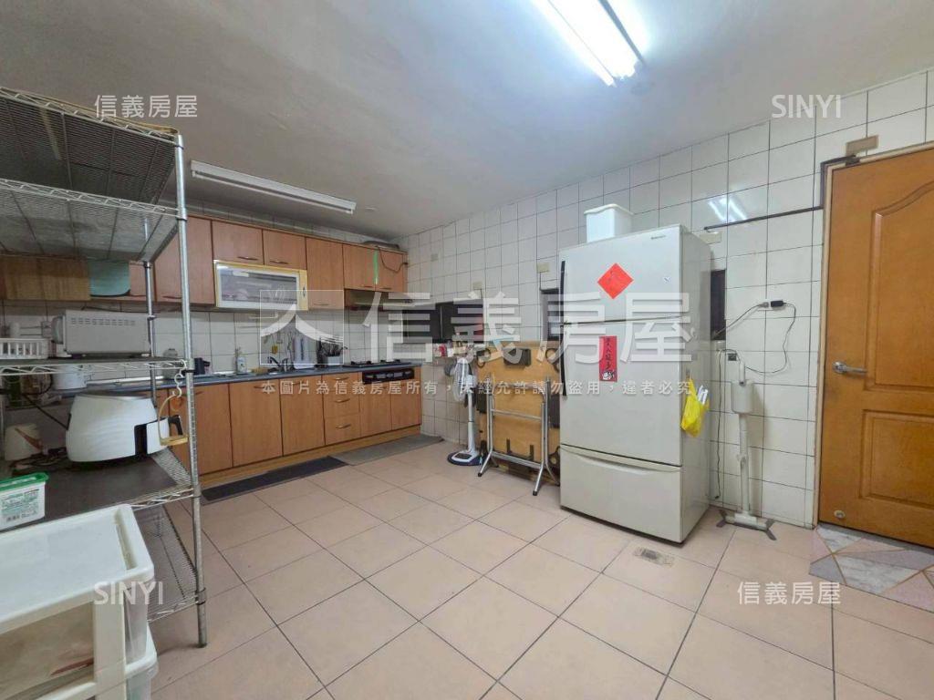 近平實，有花園車庫型透天房屋室內格局與周邊環境
