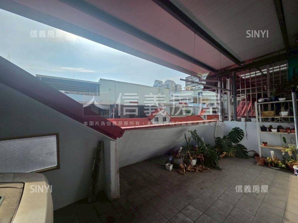 近平實，有花園車庫型透天房屋室內格局與周邊環境