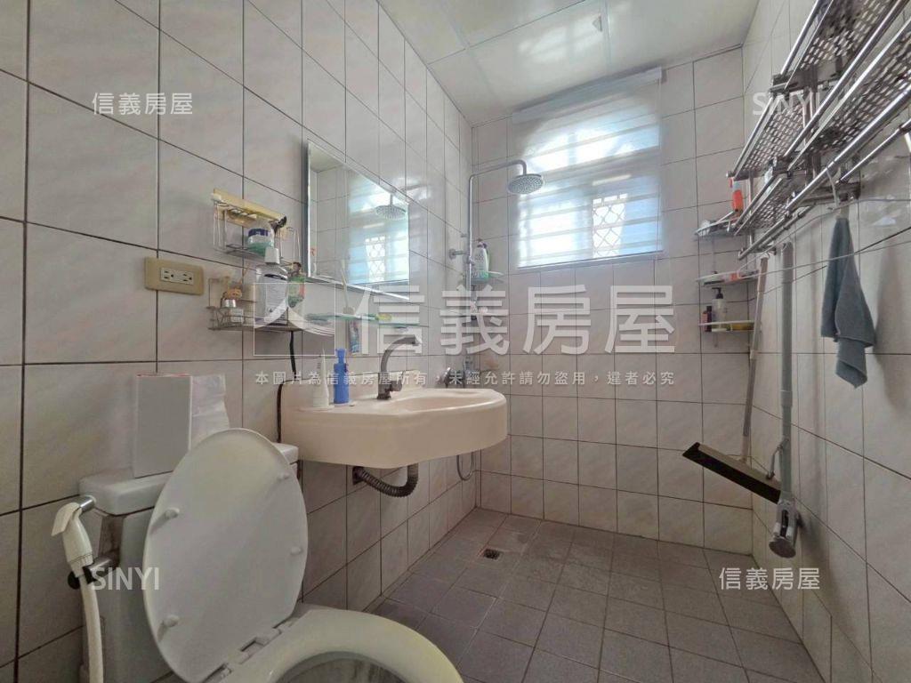 近平實，有花園車庫型透天房屋室內格局與周邊環境