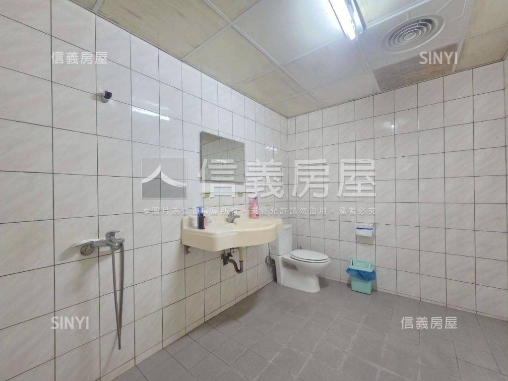 近平實，有花園車庫型透天房屋室內格局與周邊環境