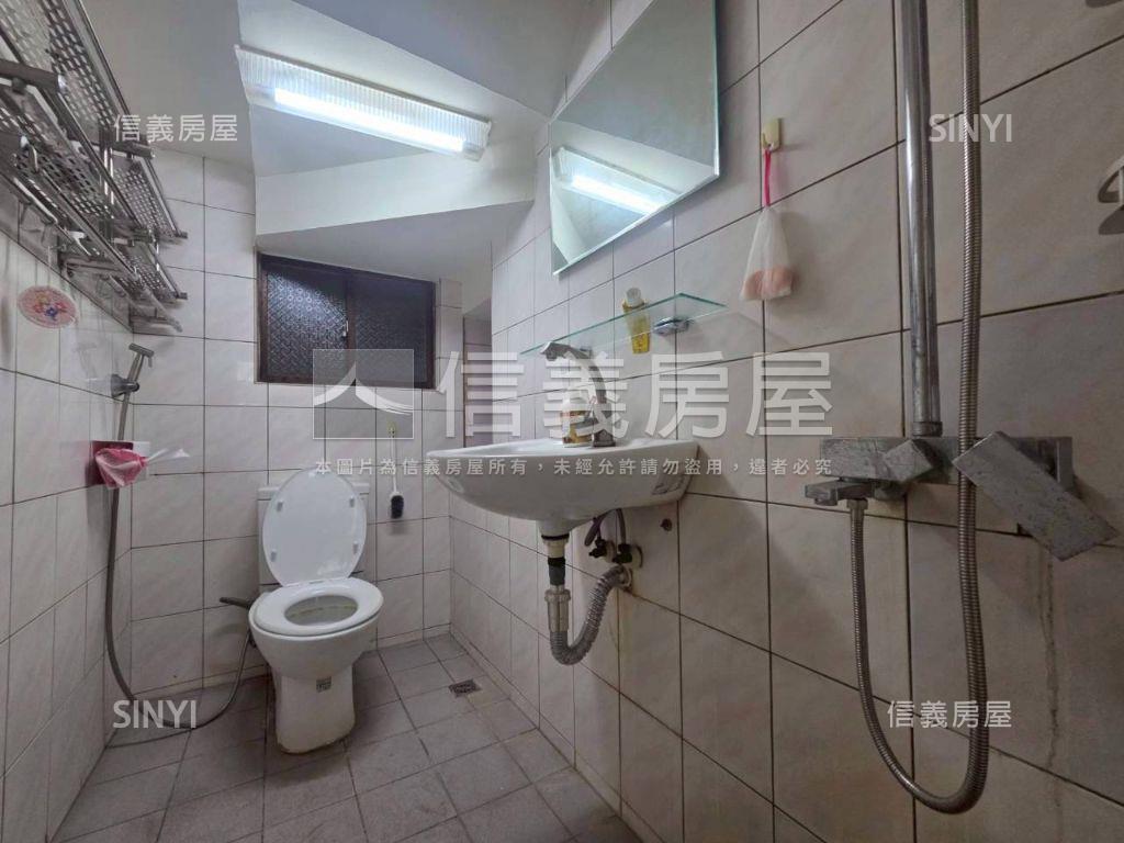 近平實，有花園車庫型透天房屋室內格局與周邊環境