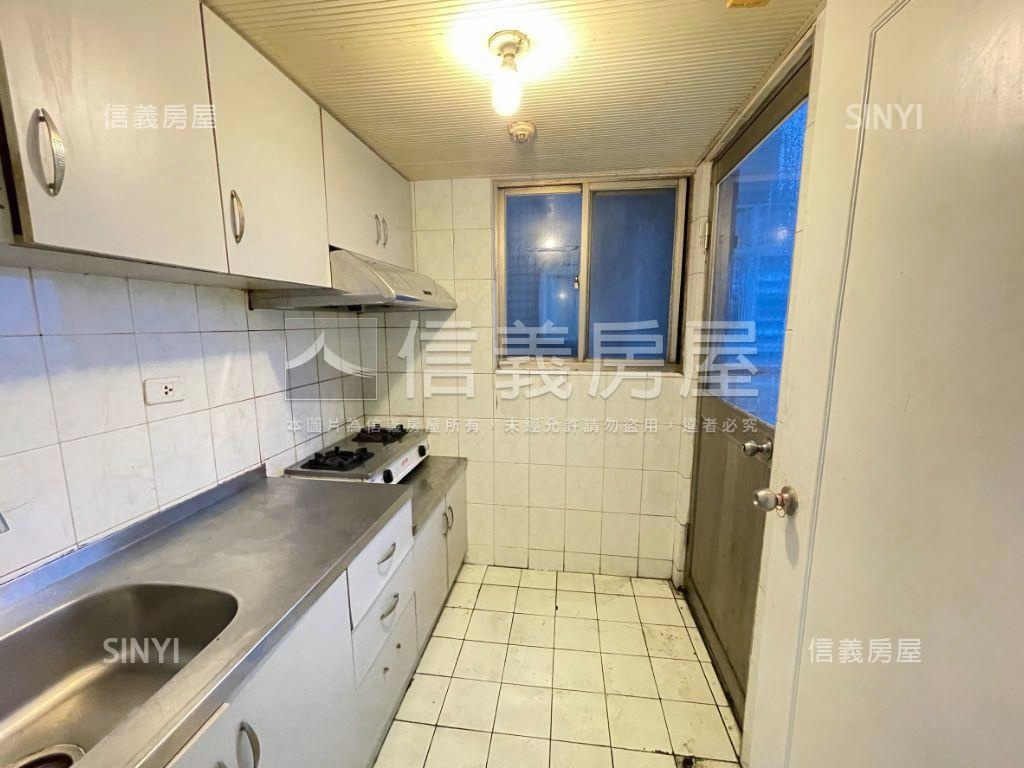 電通市三房大平面車位房屋室內格局與周邊環境