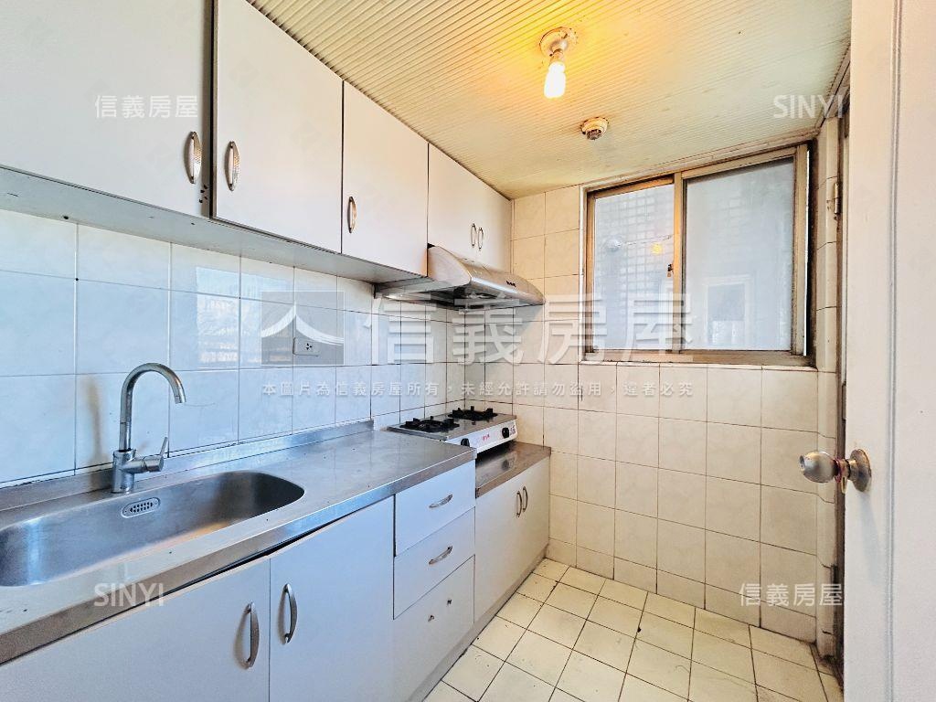 電通市三房大平面車位房屋室內格局與周邊環境