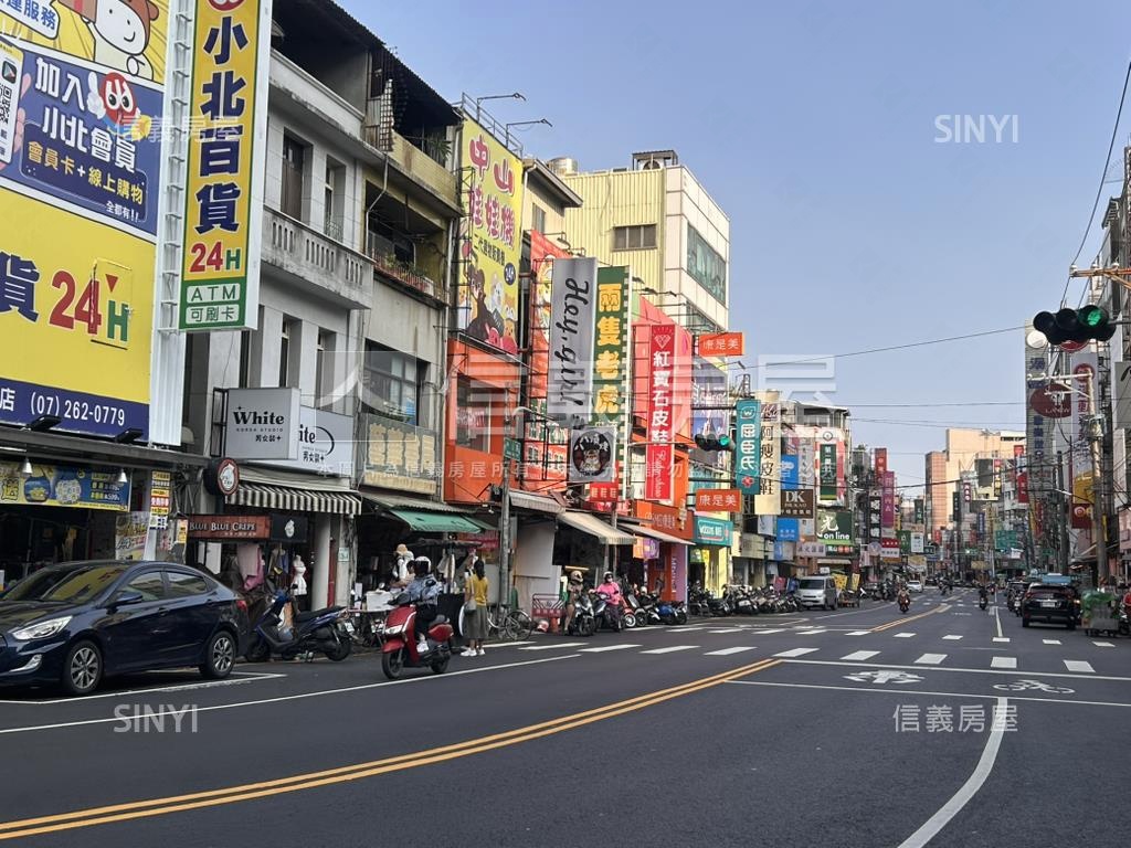 鳳山熱鬧滾滾燙金透店房屋室內格局與周邊環境