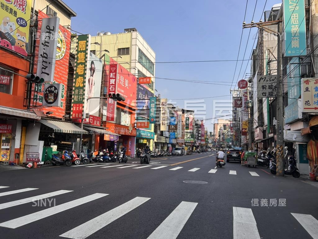 鳳山熱鬧滾滾燙金透店房屋室內格局與周邊環境