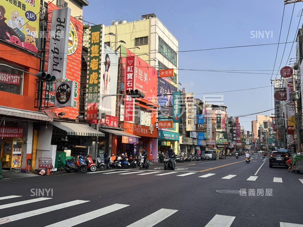 鳳山熱鬧滾滾燙金透店房屋室內格局與周邊環境