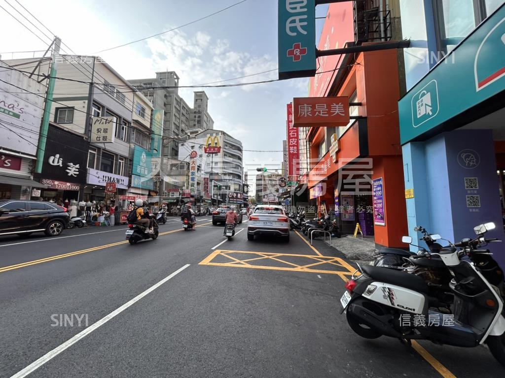 鳳山熱鬧滾滾燙金透店房屋室內格局與周邊環境