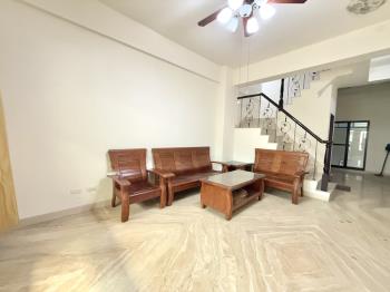 屋主決心處理質感透天車墅