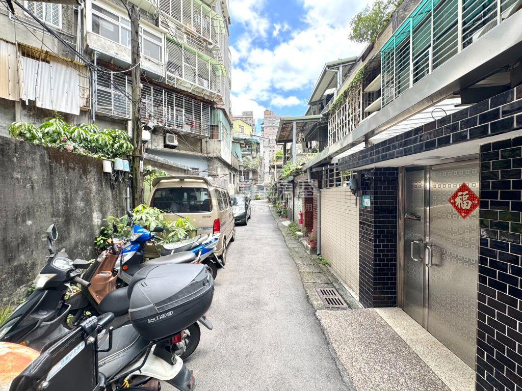 邊間三房獨戶公寓三樓房屋室內格局與周邊環境
