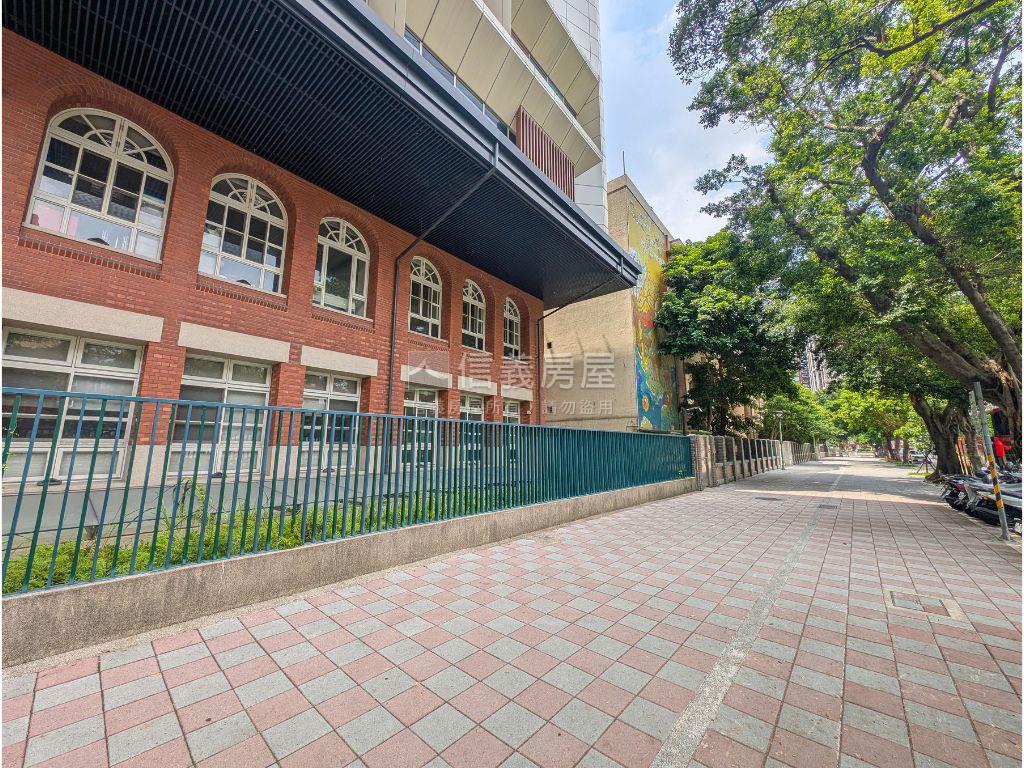 中山捷運南京圓環挑高店辦房屋室內格局與周邊環境
