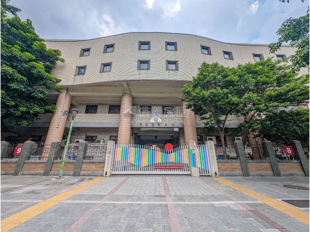 中山捷運南京圓環挑高店辦房屋室內格局與周邊環境