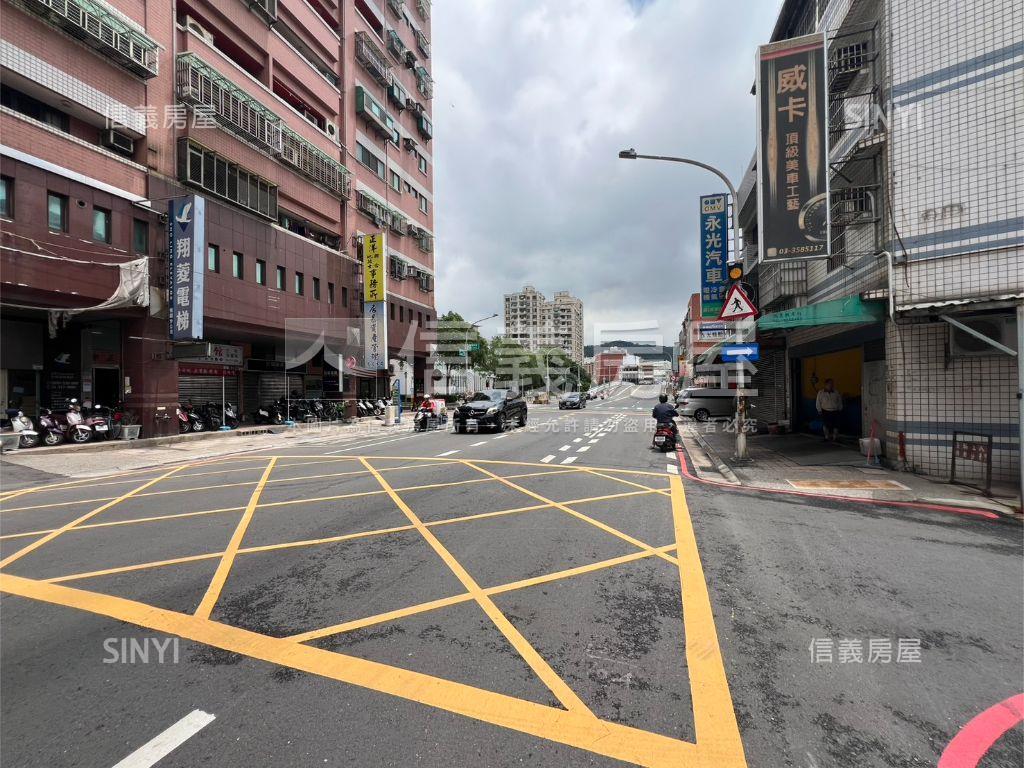 近南平路角窗透店房屋室內格局與周邊環境
