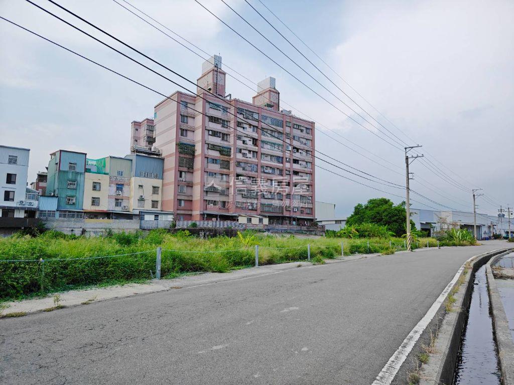 近中投大面寬臨路土地房屋室內格局與周邊環境