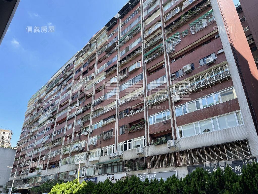 專任仁愛三青朝北帶車位房屋室內格局與周邊環境