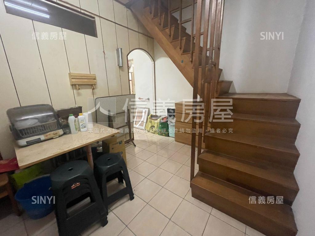 中西區面寬約七米邊間透天房屋室內格局與周邊環境