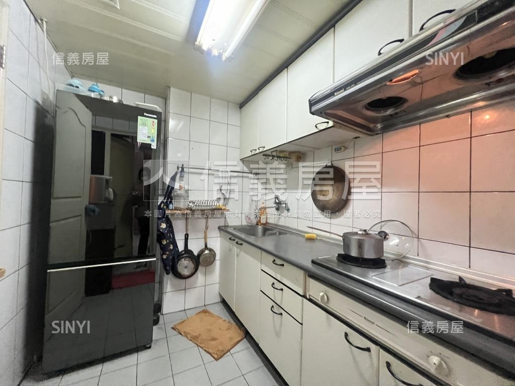 中和華廈三房車位房屋室內格局與周邊環境