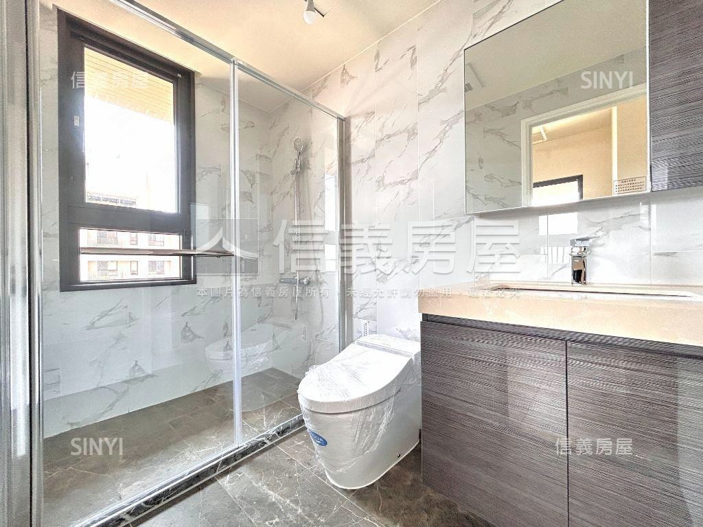 精銳闊次頂樓三房平車房屋室內格局與周邊環境