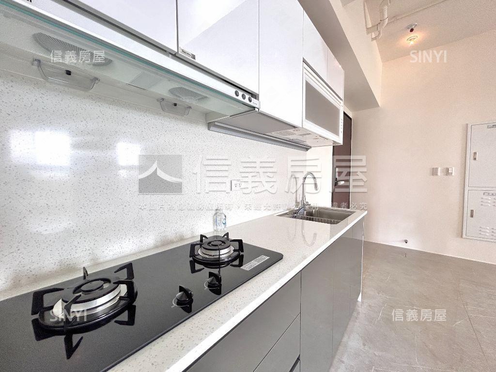 精銳闊次頂樓三房平車房屋室內格局與周邊環境